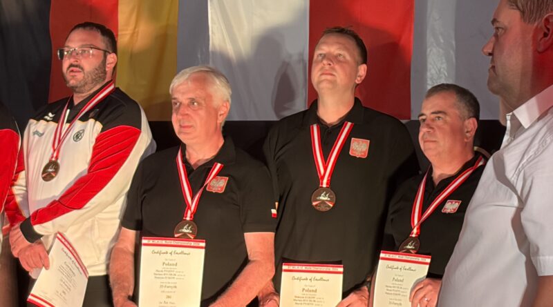 Drużynowy brąz w pistoletach.